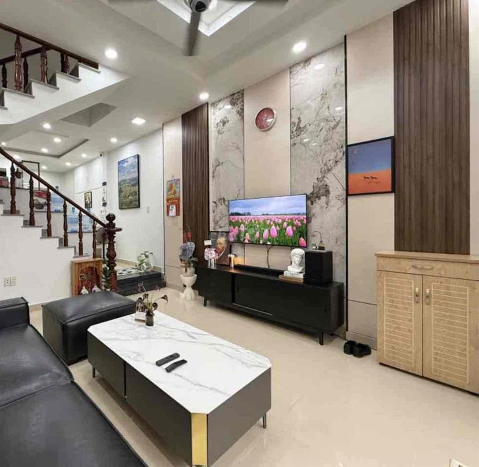 7.3 tỉ . 3 tầng khu phân lô đồng bộ. Hẻm xe hơi. QL13 Hiệp Bình.  54m2