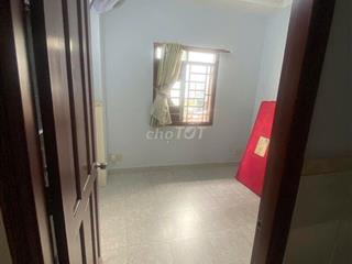 Phòng lầu 1 (trong nhà nguyên căn) hẻm to xe tải.