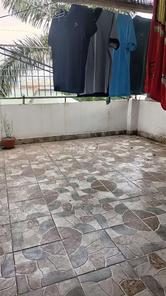 Cho thuê nhà 1trệt 2 lầu, 4pn đường XH