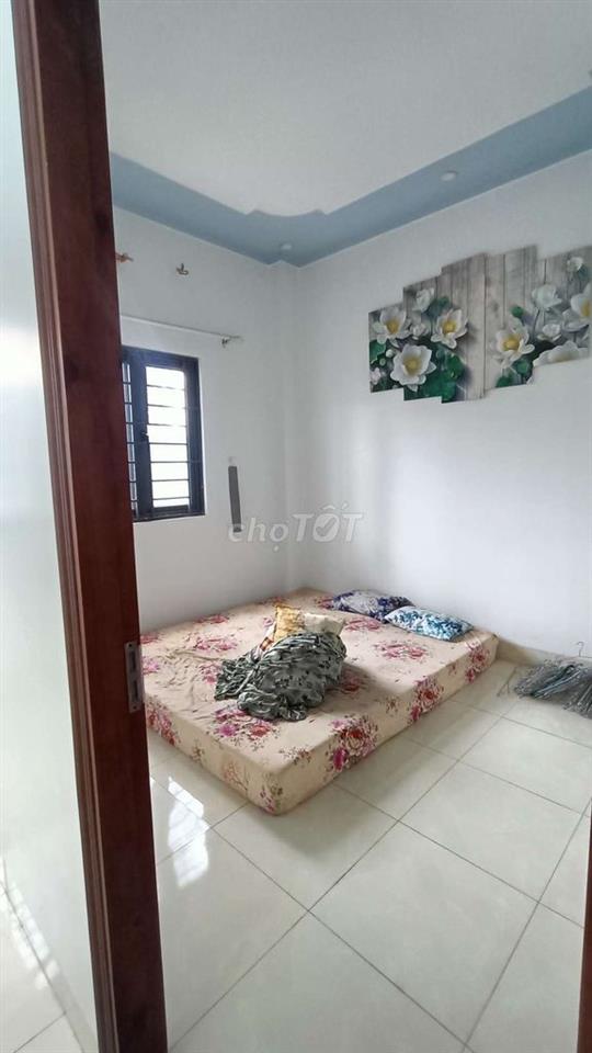 Cho thuê nhà 1trệt 2 lầu, 4pn đường XH