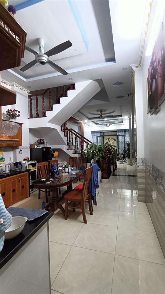 Cho thuê nhà 1trệt 2 lầu, 4pn đường XH