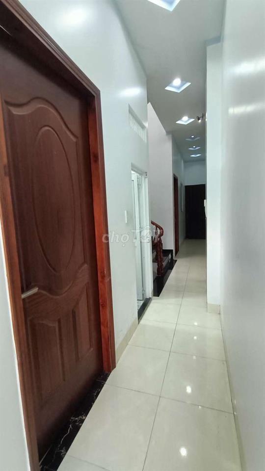 Cho thuê nhà 1trệt 2 lầu, 4pn đường XH