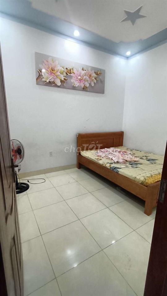 Cho thuê nhà 1trệt 2 lầu, 4pn đường XH