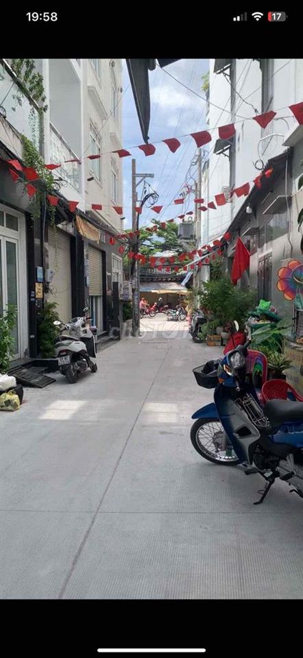 ngang 6m3 dài 5m 1 trệt 1 lầu dg 3m cách mặt tiền 20m
