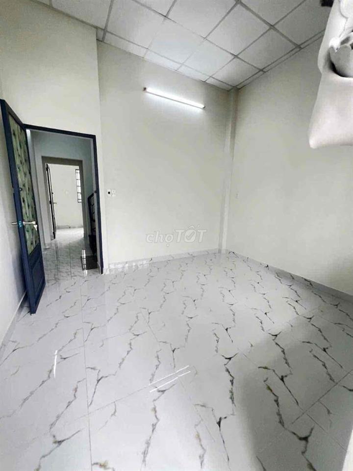 Diện tích : 4m x 11m -Kết cấu : trệt 2 lầu đúc đúc BTCT kiên cố - 4PN