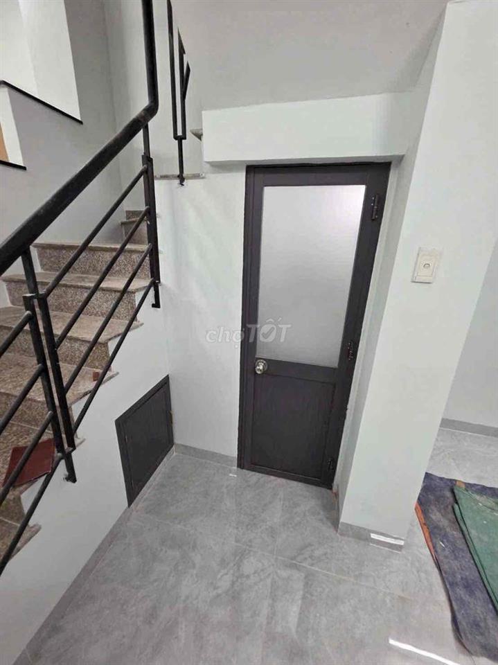 Diện tích : 4m x 11m -Kết cấu : trệt 2 lầu đúc đúc BTCT kiên cố - 4PN