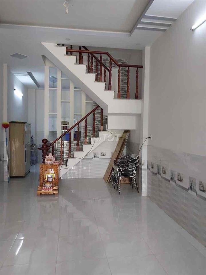nhà mặt tiền đường 171, rộng rãi, 1 lầu