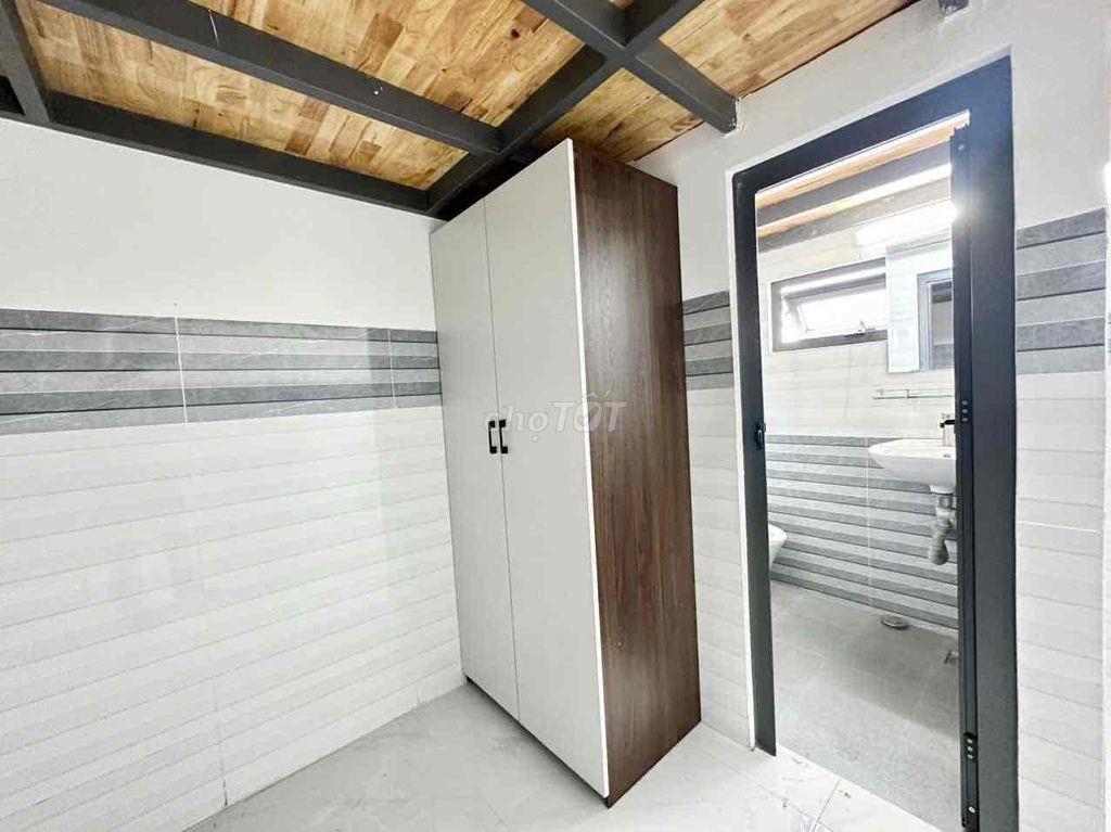 Vị trí rất gần với trường ĐH NTT , PHÒNG RỘNG RÃI NỘI THẤT ĐẦY ĐỦ