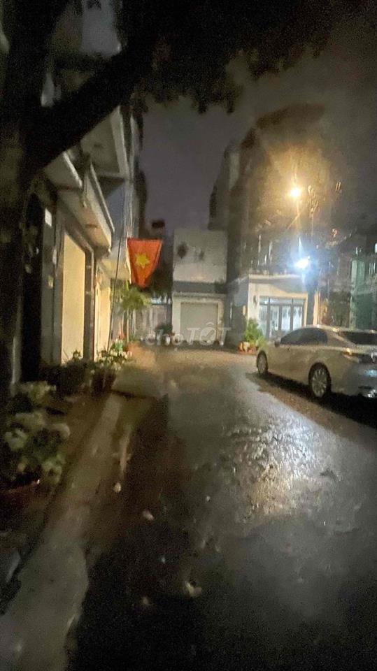 Bán nhà chính chủ ngay nhà ga T3