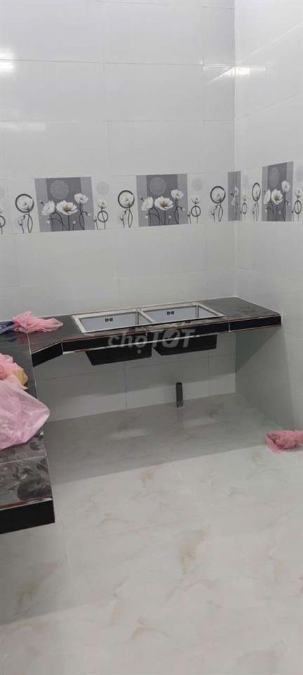 cần bán gấp căn nhà cấp 4 hẻm, đất trồng cây lâu năm 