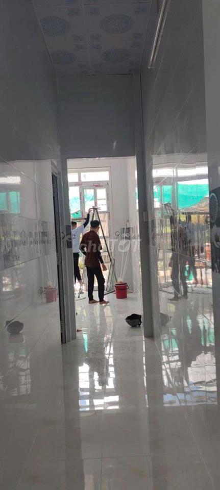cần bán gấp căn nhà cấp 4 hẻm, đất trồng cây lâu năm 