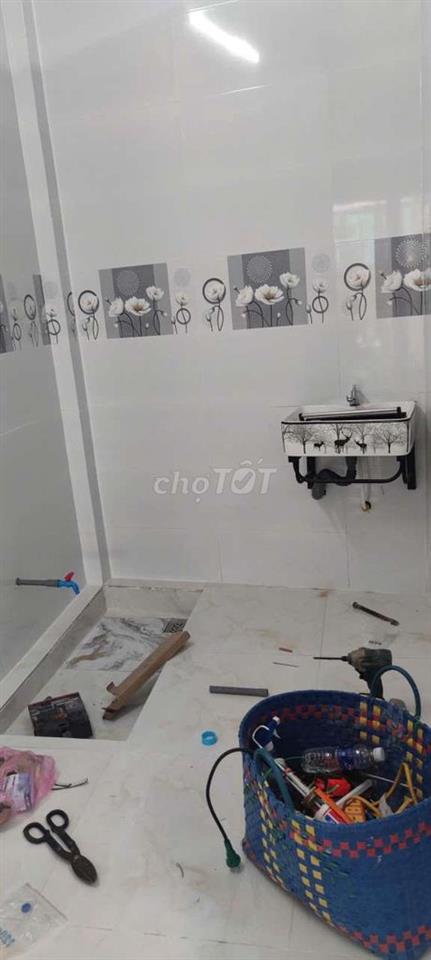 cần bán gấp căn nhà cấp 4 hẻm, đất trồng cây lâu năm 
