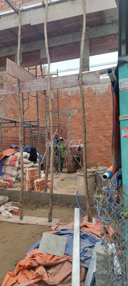 cần bán gấp căn nhà cấp 4 hẻm, đất trồng cây lâu năm 