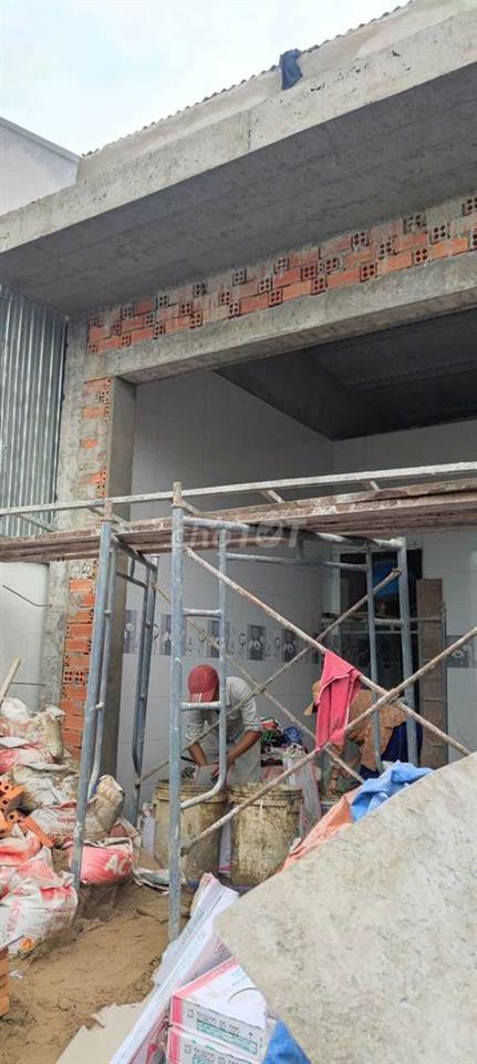 cần bán gấp căn nhà cấp 4 hẻm, đất trồng cây lâu năm 