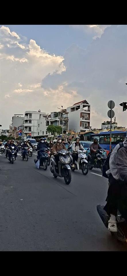 Bán nhà 90m2 đất đúc 3 tầng hẻm xe ô tô Nguyễn Thái Sơn,P Hạnh Thông