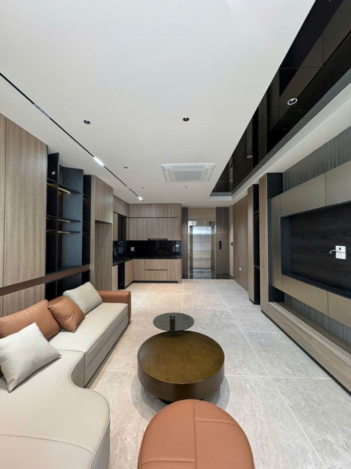 Siêu Phẩm Long Biên, Ô tô vào nhà, Thiết Kế đẹp, 50m x 6 tầng thang máy, Rá cực sốc.
