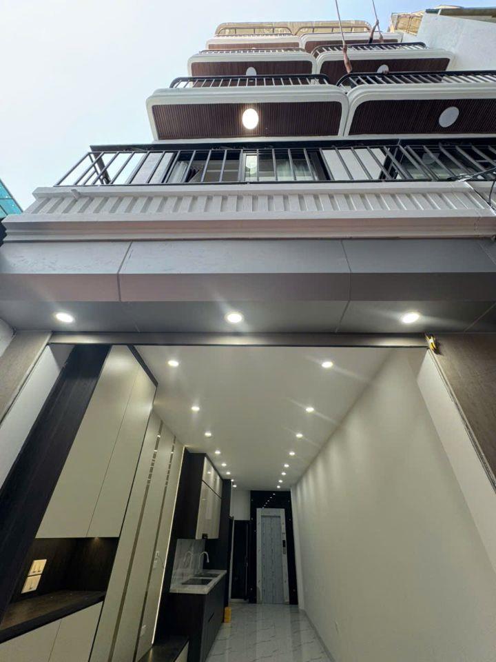 🏡 Hiếm, Nhỉnh 6 tỷ, Nhà Mới Gần 40M x 5 Tầng Thang Máy, tại Long Biên, Vài bước  Ra  Phố.