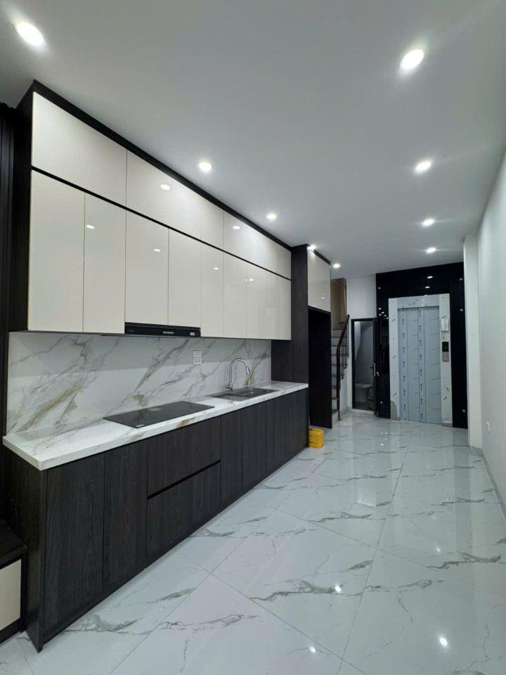 🏡 Hiếm, Nhỉnh 6 tỷ, Nhà Mới Gần 40M x 5 Tầng Thang Máy, tại Long Biên, Vài bước  Ra  Phố.