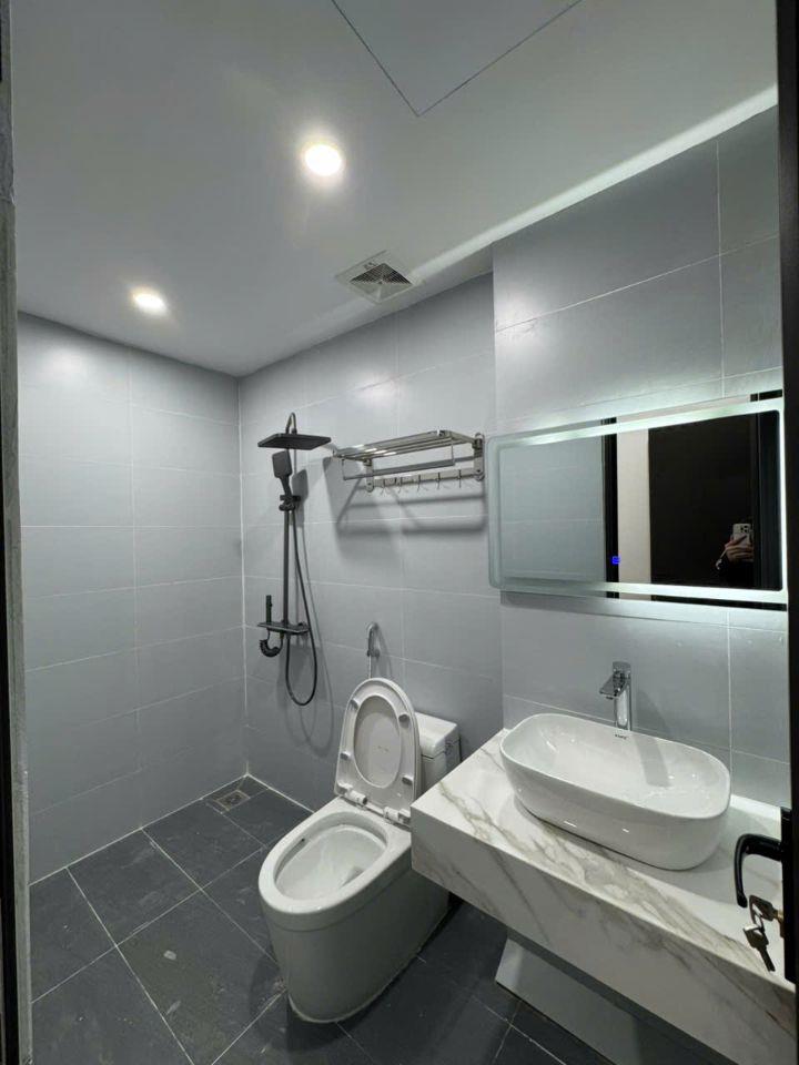 🏡 Hiếm, Nhỉnh 6 tỷ, Nhà Mới Gần 40M x 5 Tầng Thang Máy, tại Long Biên, Vài bước  Ra  Phố.