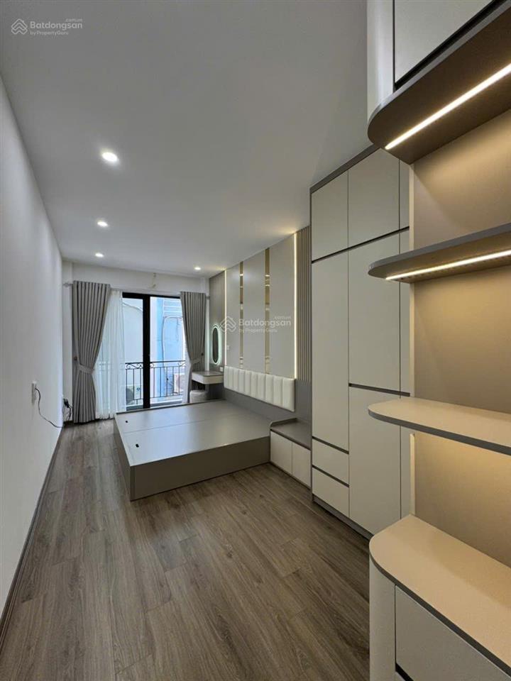 Hiếm, nhỉnh 6 tỷ nhà thang máy tại long biên, gần 40m2 x 5 tầng, vài bước chân ra mặt phố