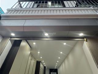 Hiếm, nhỉnh 6 tỷ nhà thang máy tại long biên, gần 40m2 x 5 tầng, vài bước chân ra mặt phố