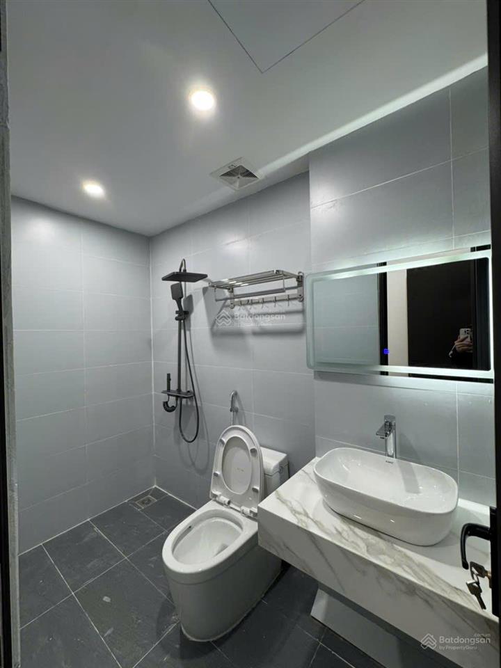 Hiếm, nhỉnh 6 tỷ nhà thang máy tại long biên, gần 40m2 x 5 tầng, vài bước chân ra mặt phố
