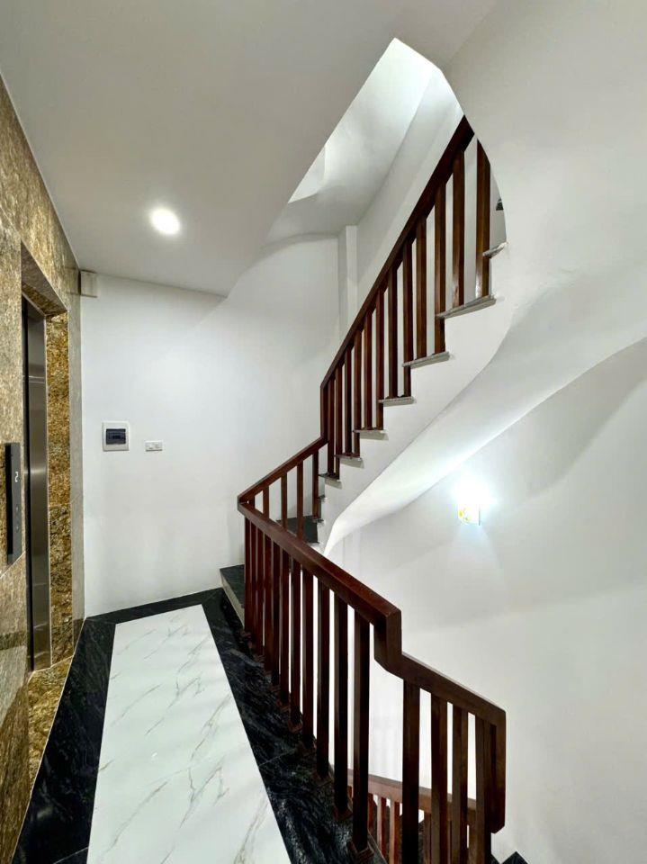 🏠Bán Nhà Gần Aeon Mall - Long Biên, 46m x 6 tầng thang máy, Ô tô Vào nhà, Giá 9 tỷ xíu