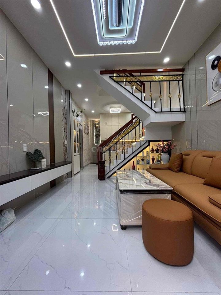 Hẻm xe hơi tới cửa - tặng full nội thất - chỉ hơn 5 tỷ