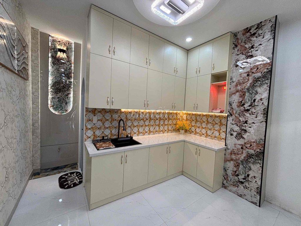 Hẻm xe hơi tới cửa - tặng full nội thất - chỉ hơn 5 tỷ