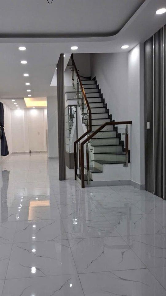 Cơ hội vàng sở hữu nhà mặt tiền Huỳnh Tấn Phát, cách TT Q7 5 phút, giá hạ chỉ 5 tỷ nhú