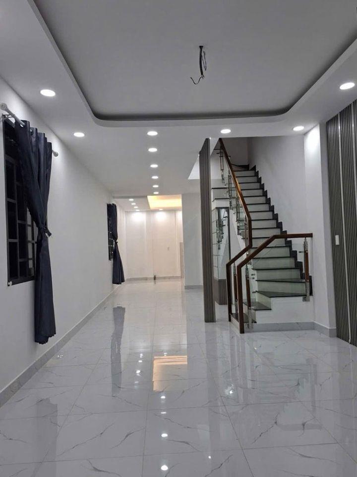Cơ hội vàng sở hữu nhà mặt tiền Huỳnh Tấn Phát, cách TT Q7 5 phút, giá hạ chỉ 5 tỷ nhú