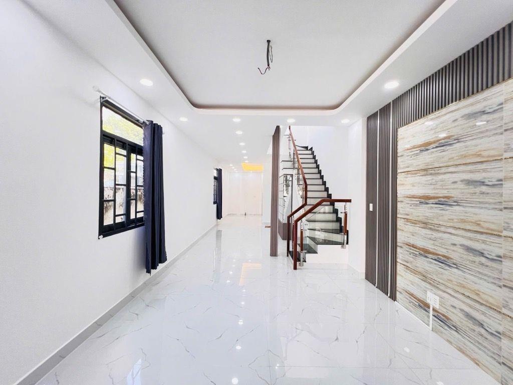 Cơ hội vàng sở hữu nhà mặt tiền Huỳnh Tấn Phát, cách TT Q7 5 phút, giá hạ chỉ 5 tỷ nhú