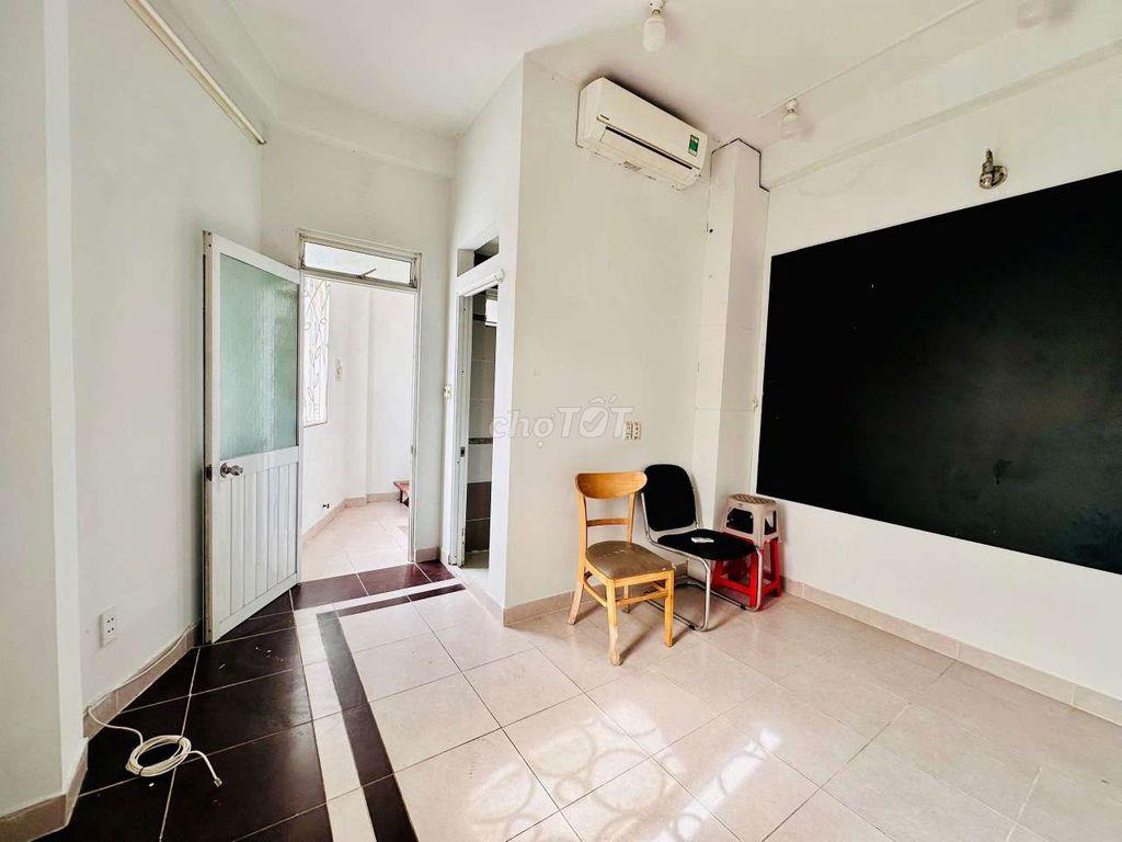 Chính chủ cho thuê nhà 4 tầng ngay đại học hutec
