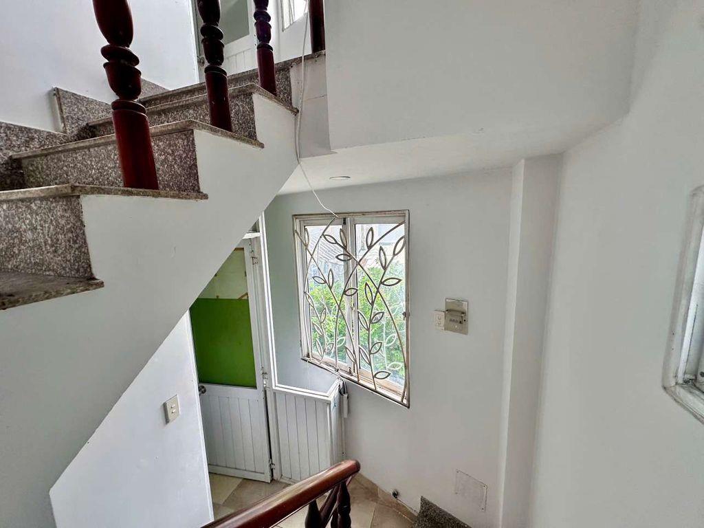 Chính chủ cho thuê nhà 4 tầng ngay đại học hutec