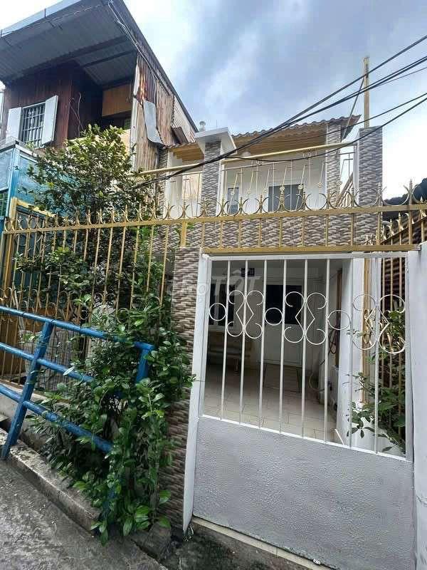 Chính chủ cho thuê nhà có sân vườn nhỏ ngay bình thạnh