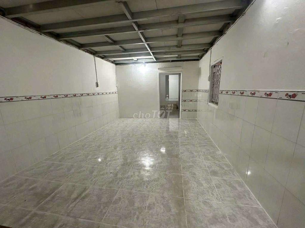 Chính chủ cho thuê nhà có sân vườn nhỏ ngay bình thạnh