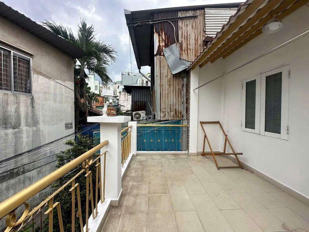 Chính chủ cho thuê nhà có sân vườn nhỏ ngay bình thạnh