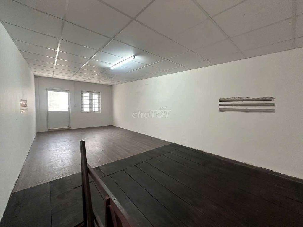 Chính chủ cho thuê nhà có sân vườn nhỏ ngay bình thạnh