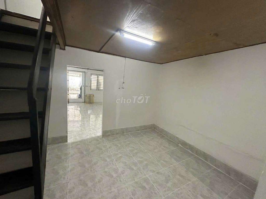 Chính chủ cho thuê nhà có sân vườn nhỏ ngay bình thạnh