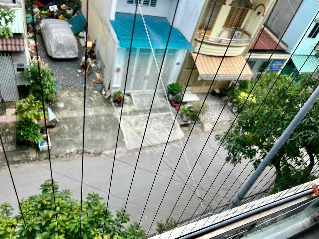 Cho thuê Phòng 30m2, ban công thoáng, gần ĐH Văn Lang 4.5 triệu ( thư