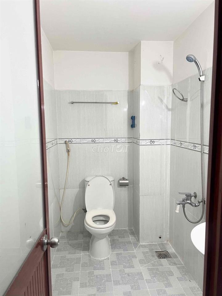 Cho thuê Phòng 30m2, ban công thoáng, gần ĐH Văn Lang 4.5 triệu ( thư
