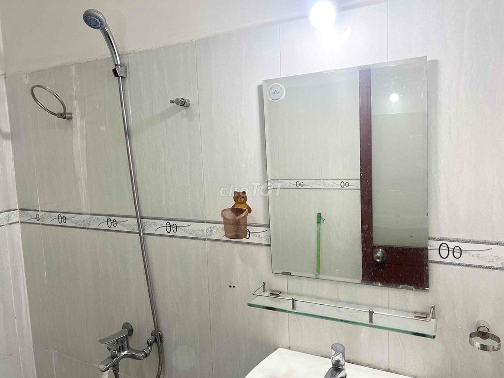 Cho thuê Phòng 30m2, ban công thoáng, gần ĐH Văn Lang 4.5 triệu ( thư
