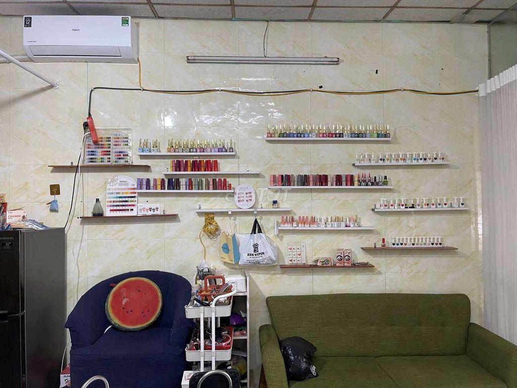 sang tiệm nail
