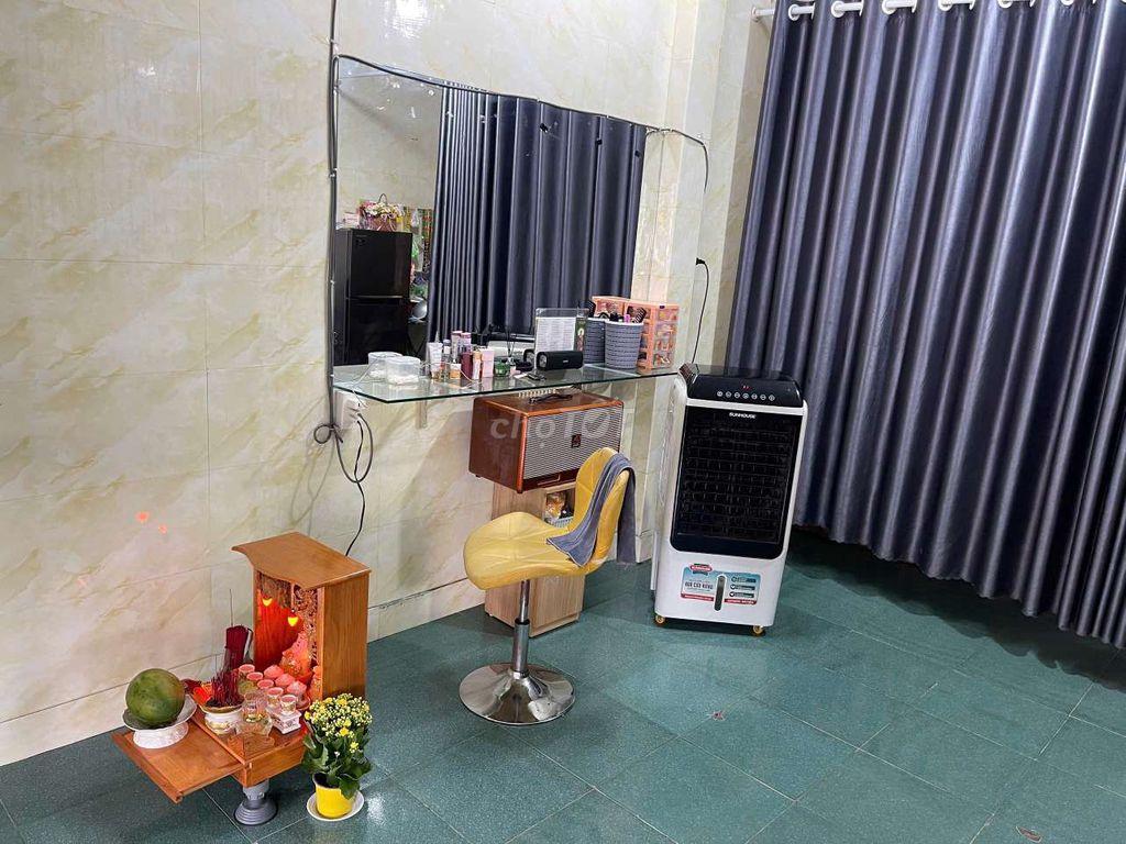 sang tiệm nail