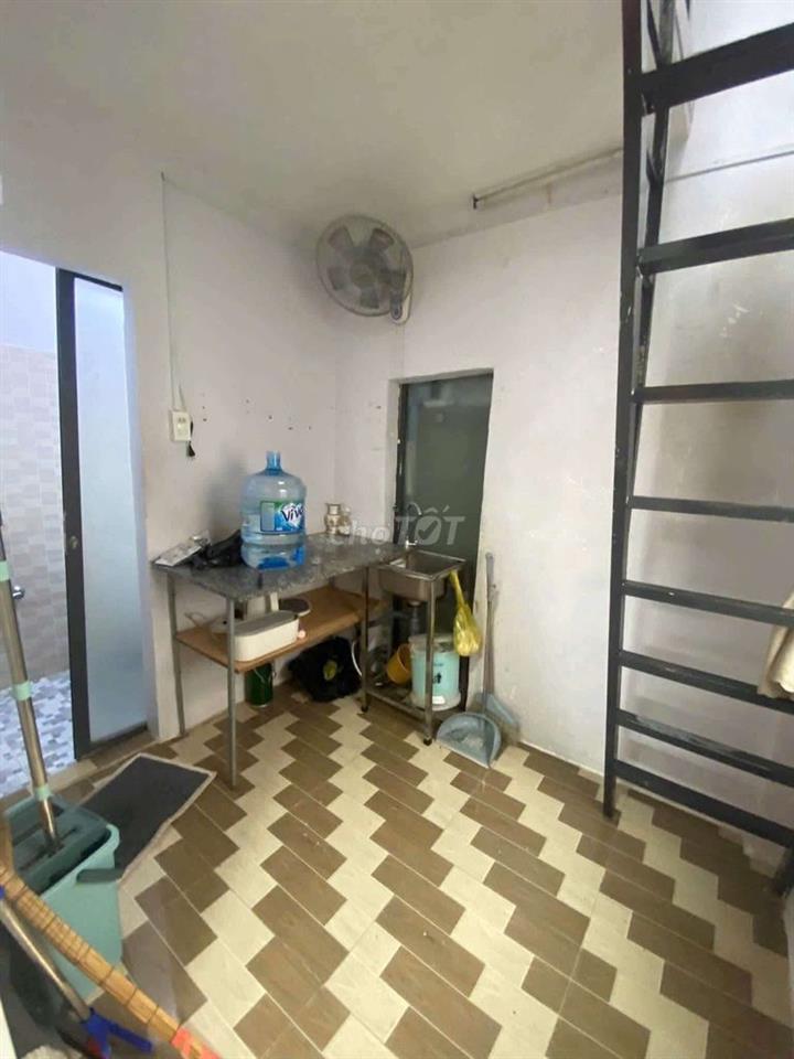 Mặt bằng mặt tiền Phan Huy Ích 4x8m gác đúc có máy lạnh buôn bán tốt