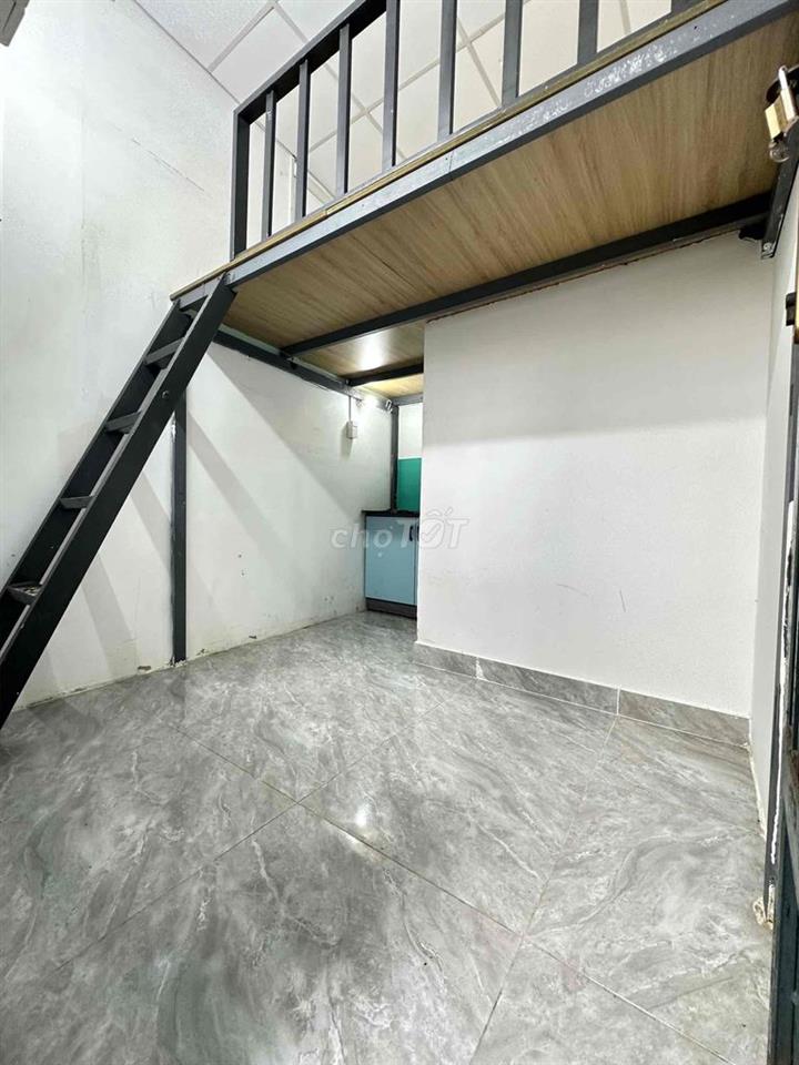 Mình đang trống 1phòng cách iuh 5p đi bộ