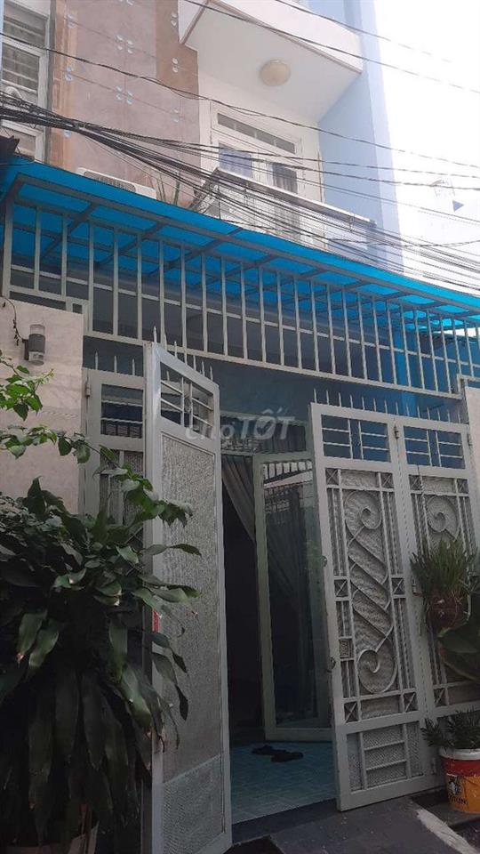 phòng trong nhà nguyên căn lầu 1. bao điện nước