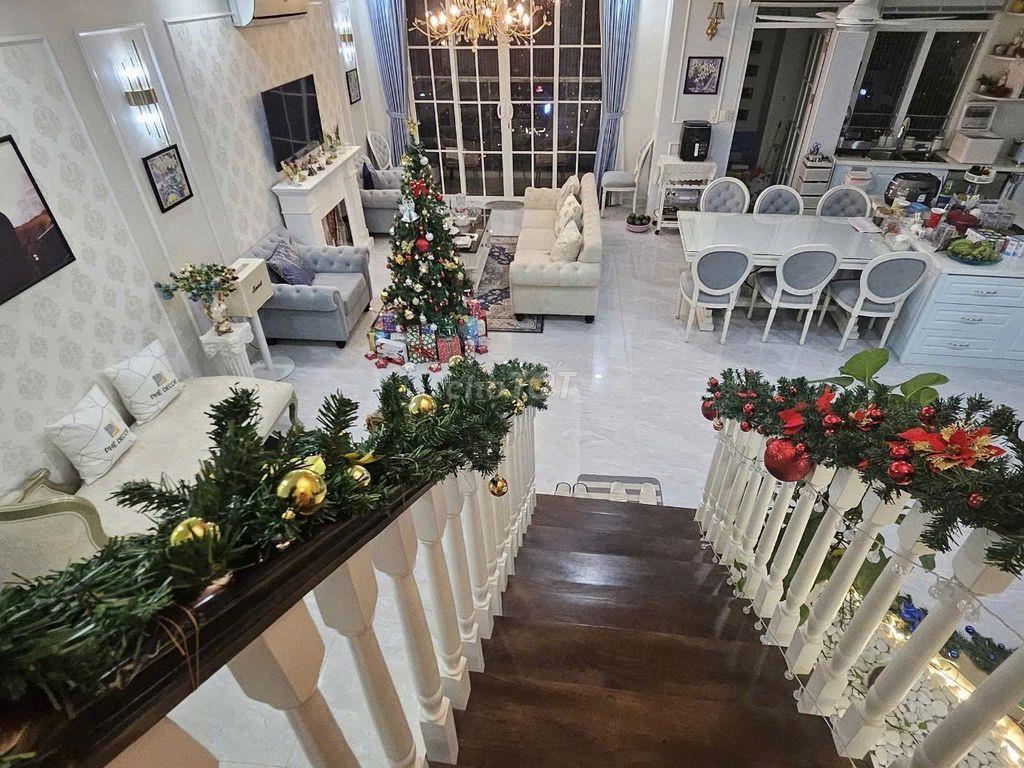 Cần bán Penthouse Him Lam Riverside Q7, 220m2 4pn 3wc chào bán 17tỷ2.