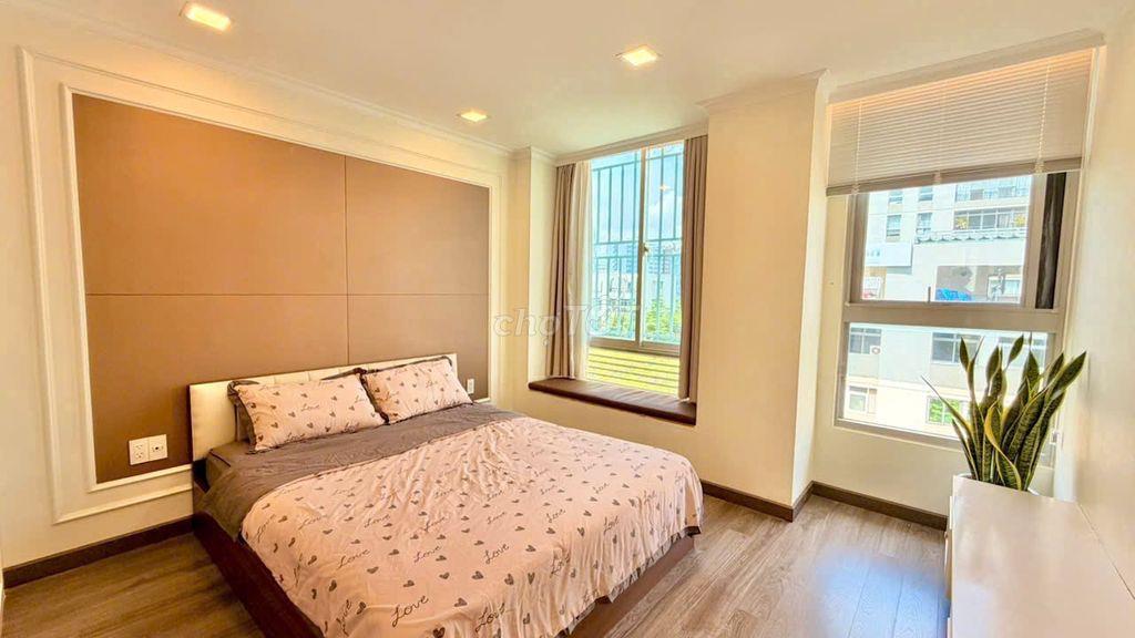 Cần cho thuê Duplex Star Hill PMH Q7,151m2 3PN 3WC full nt giá 45tr/th