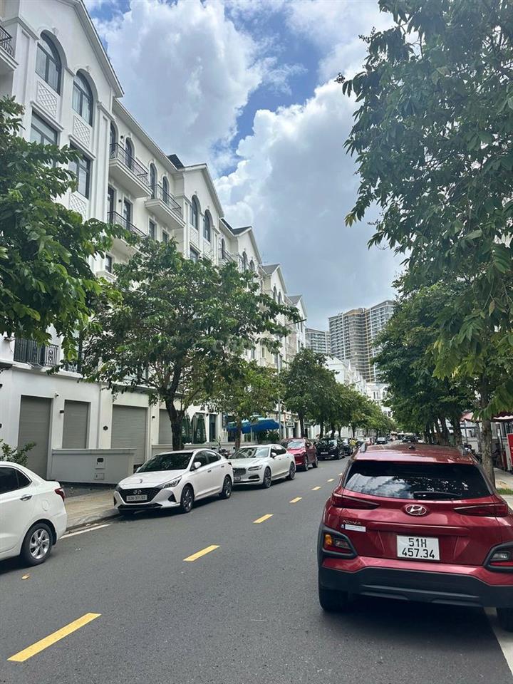 CHO THUÊ NHÀ PHỐ MANHATTAN VINHOMES GRAND PARK 5 TẦNG HOÀN THIỆN